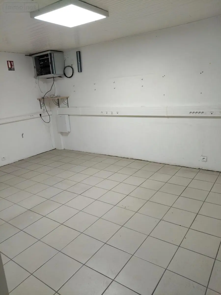 Fonds et murs commerciaux a vendre Montbizot 72380 Sarthe 72 338 m2 187920 euros 72125-47 006