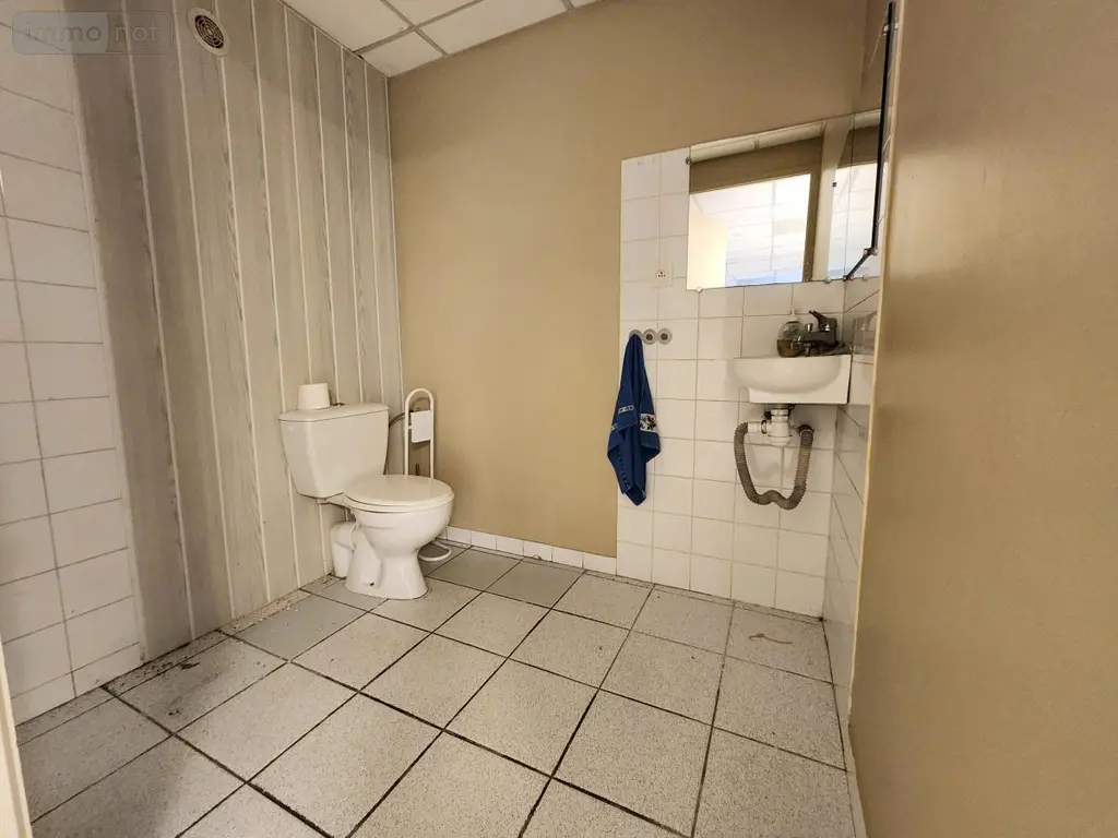 Fonds et murs commerciaux a vendre Saint-Paul-Trois-Châteaux 26130 Drôme 26 163 m2 199500 euros 26060-869 007