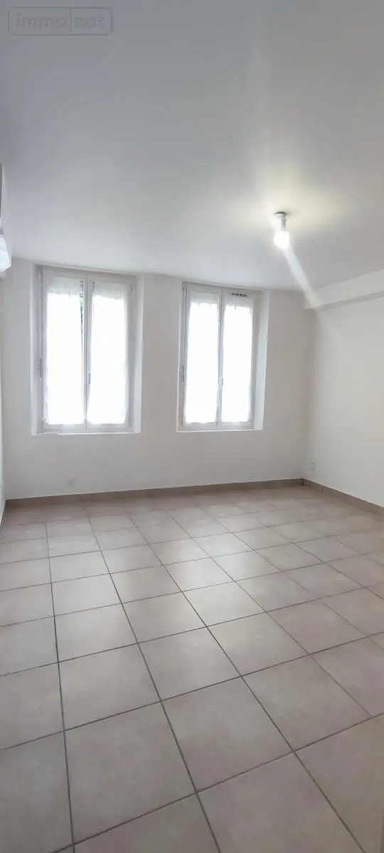 Location appartement Châlons-en-Champagne 51000 Marne 51 44 m2 680 euros 51084-L666 004