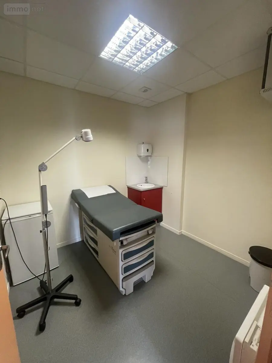 Fonds et murs commerciaux a vendre Vannes 56000 Morbihan 56 124 m2 330750 euros 56004-878 008