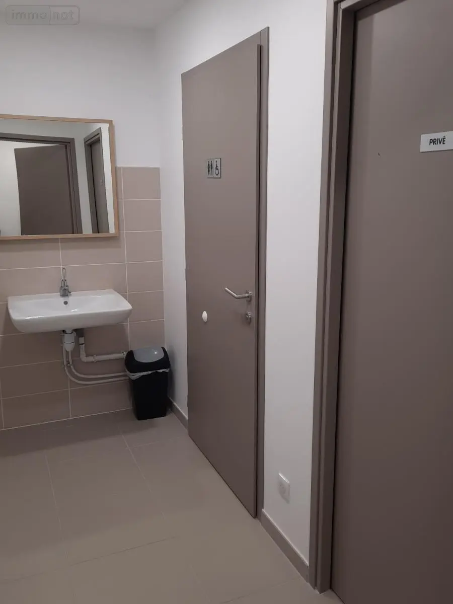 Location fonds et murs commerciaux Dole 39100 Jura 39 19 m2 920 euros 39033-L511 007