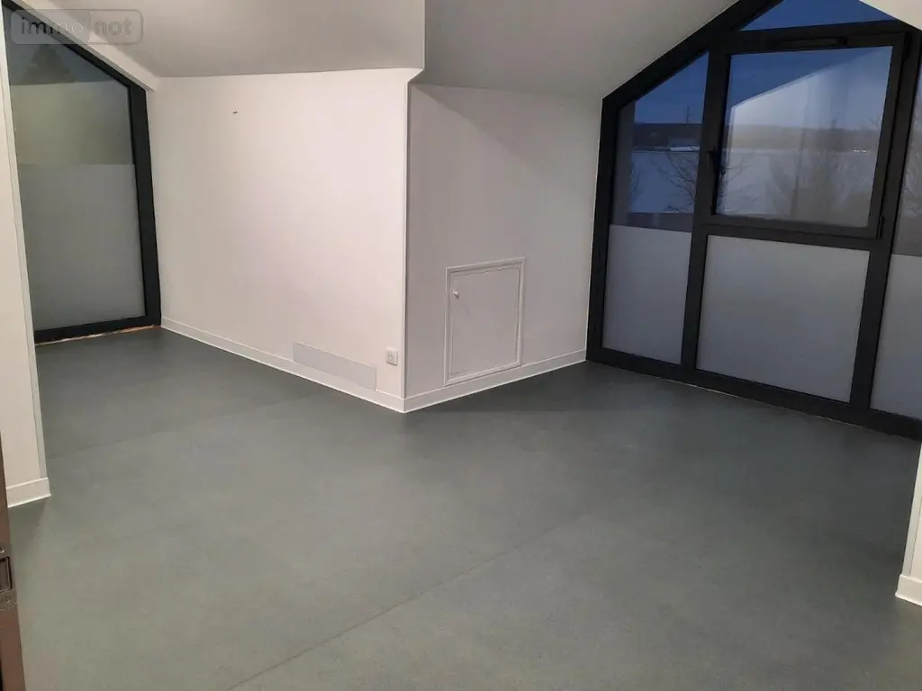 Location fonds et murs commerciaux Dole 39100 Jura 39 19 m2 920 euros 39033-L511 003
