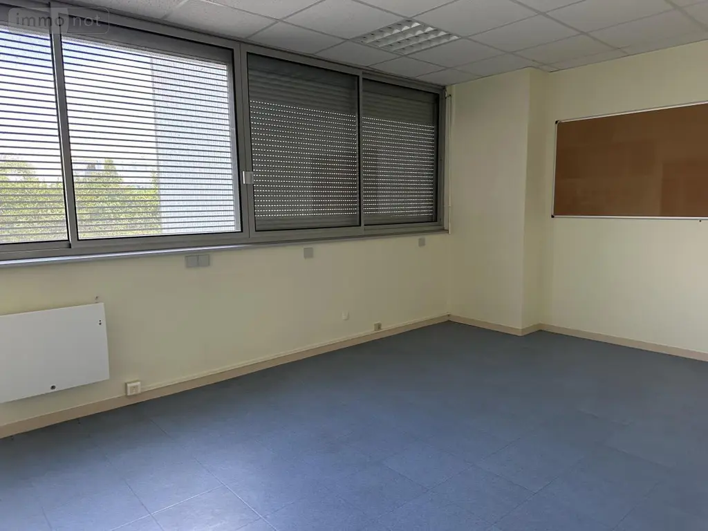Fonds et murs commerciaux a vendre Segré-en-Anjou Bleu 49500 Maine-et-Loire 49 196 m2 230560 euros 49098-1359 004