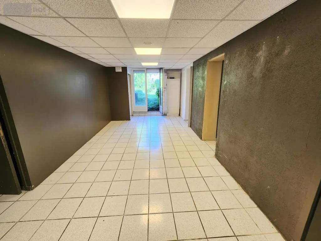 Fonds et murs commerciaux a vendre Saint-Paul-Trois-Châteaux 26130 Drôme 26 163 m2 199500 euros 26060-869 008