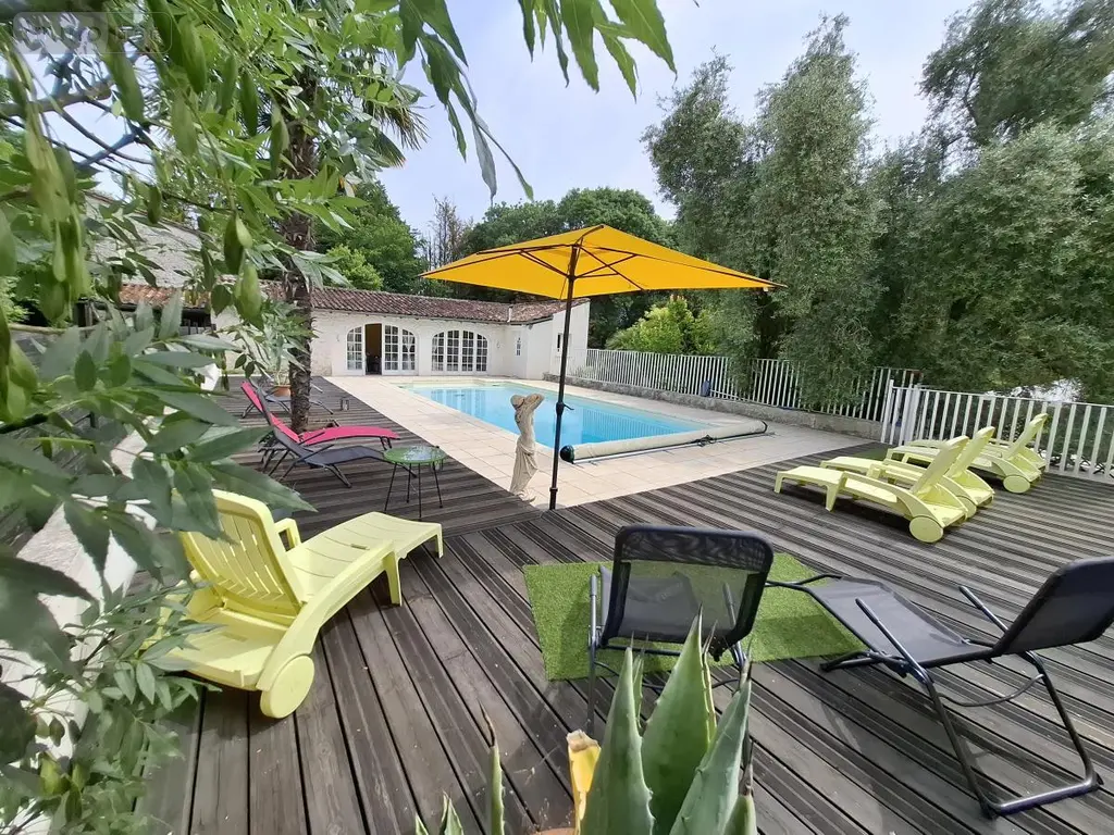 Maison a vendre Saintes 17100 Charente-Maritime 17 405 m2 11 pièces 475000 euros 17111-738 003