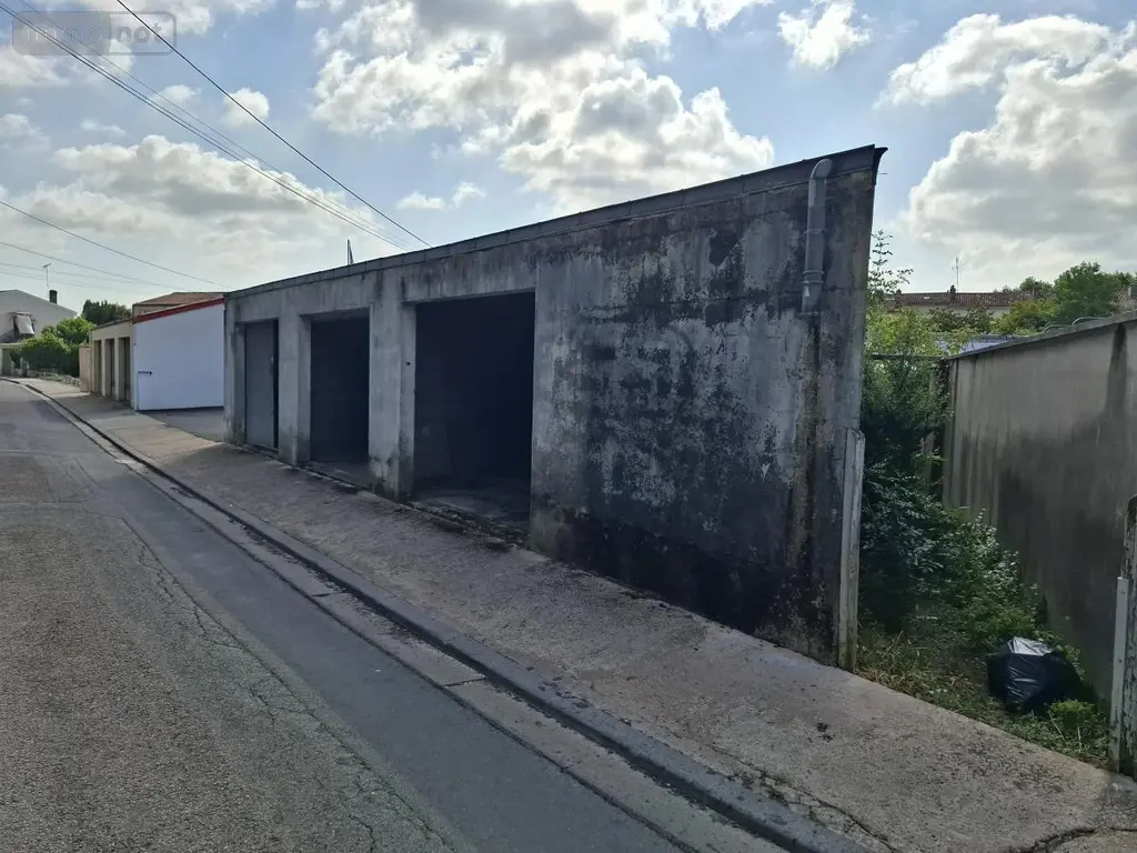 Garage et parking a vendre Saintes 17100 Charente-Maritime 17 49 m2 40000 euros 17111-766 003