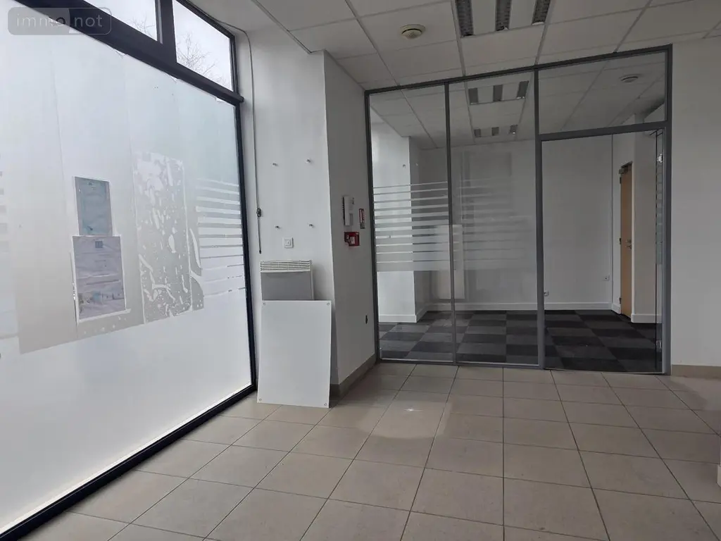Location fonds et murs commerciaux Château-Gontier-sur-Mayenne 53200 Mayenne 53 105 m2 900 euros 53073-L214 003