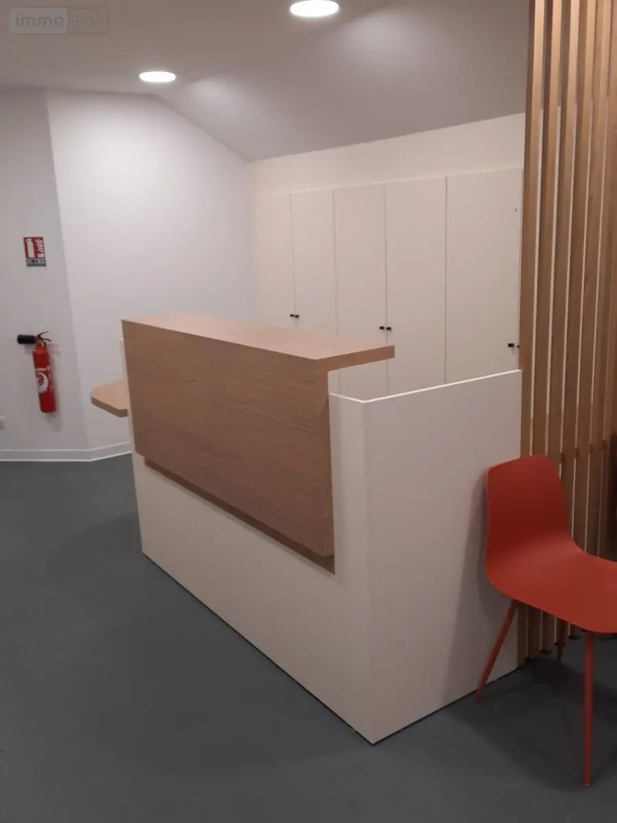 Location fonds et murs commerciaux Dole 39100 Jura 39 19 m2 920 euros 39033-L511 005