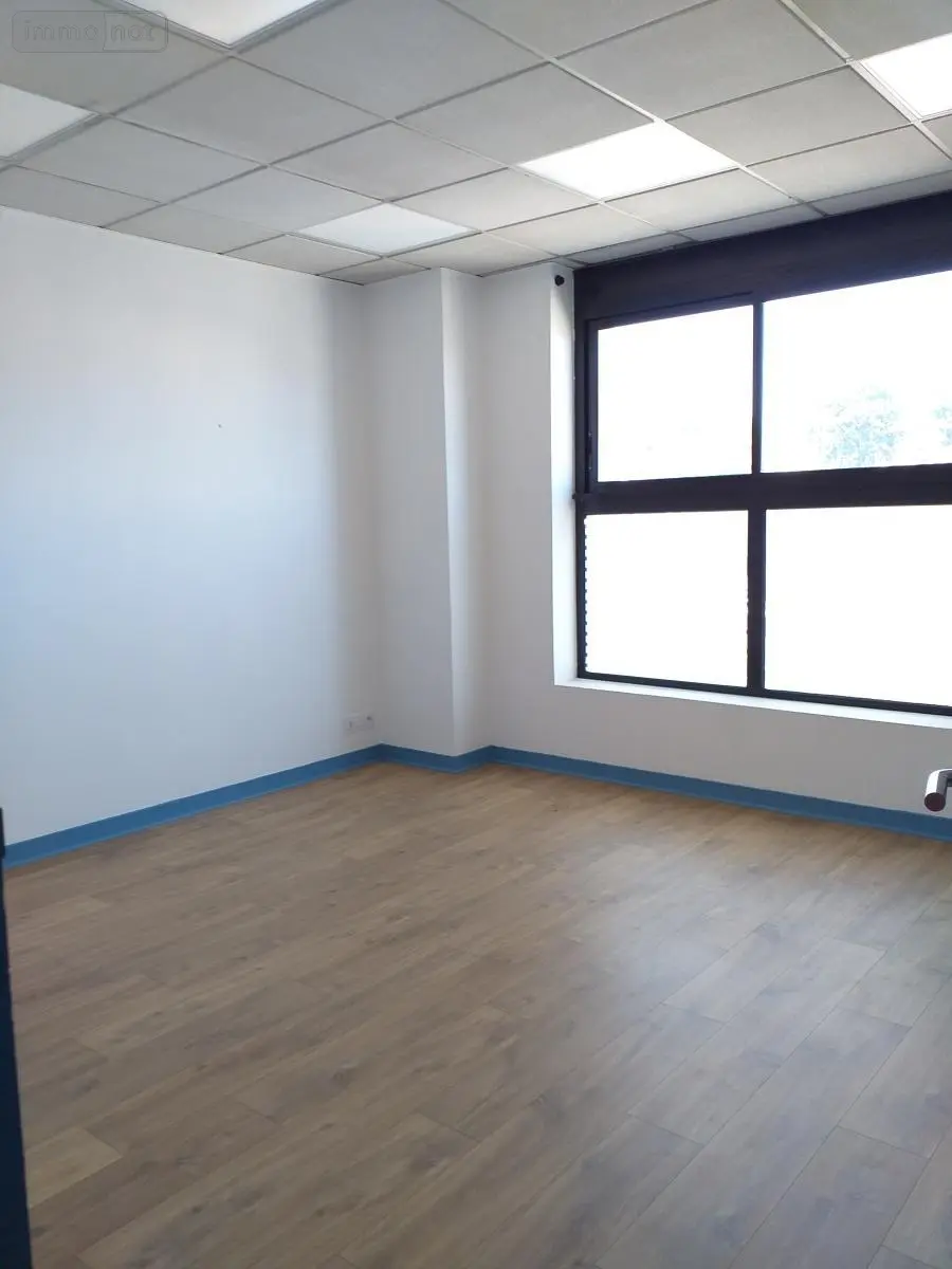 Fonds et murs commerciaux a vendre Vannes 56000 Morbihan 56 267 m2 670872 euros 56005-902 028