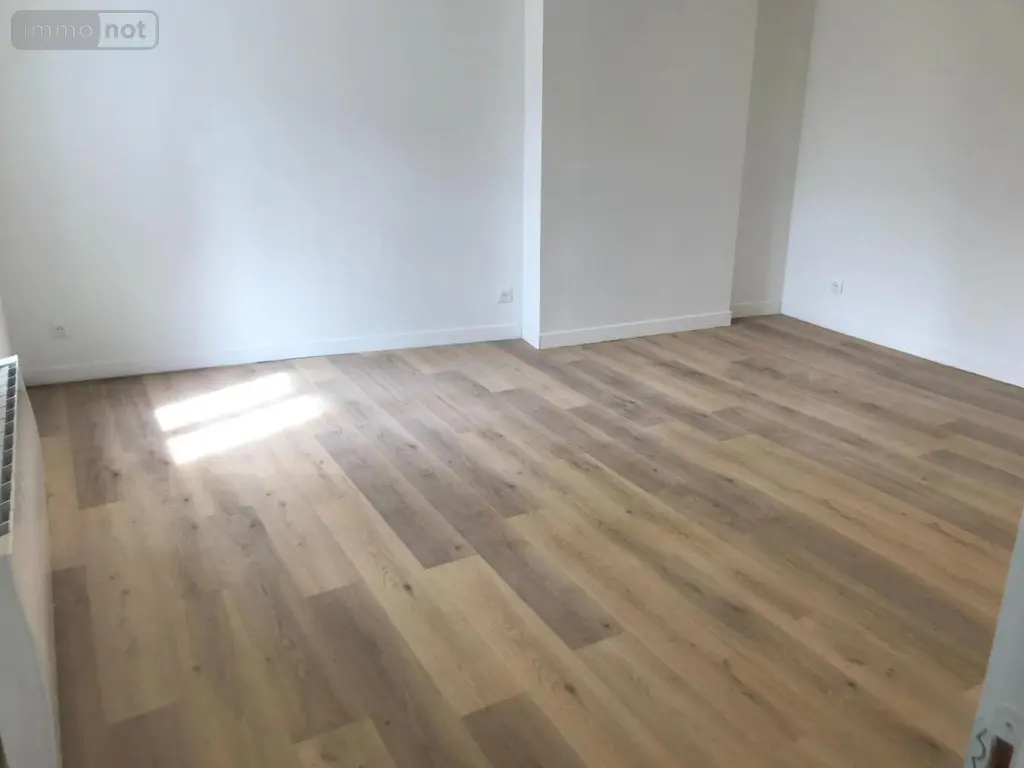Location appartement Pont-de-l'Arche 27340 Eure 27 30 m2 1 pièce 450 euros 27063-L317 001