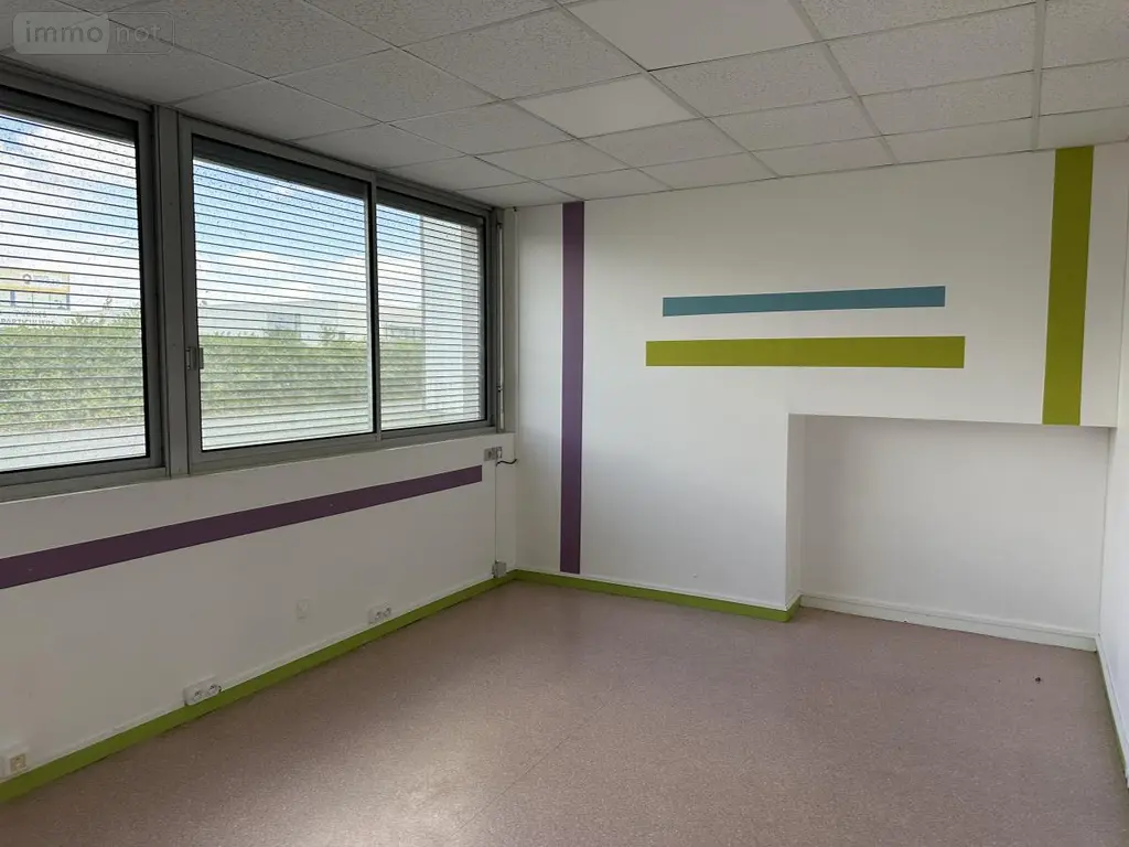Fonds et murs commerciaux a vendre Segré-en-Anjou Bleu 49500 Maine-et-Loire 49 196 m2 230560 euros 49098-1359 008