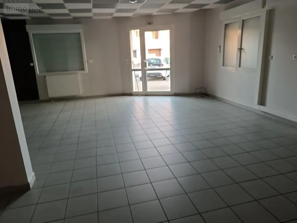 Location fonds et murs commerciaux Péronnas 01960 Ain 01 71 m2 647 euros 01083-L139 004