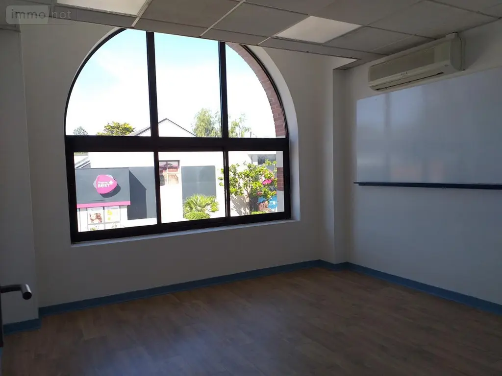 Fonds et murs commerciaux a vendre Vannes 56000 Morbihan 56 267 m2 670872 euros 56005-902 024