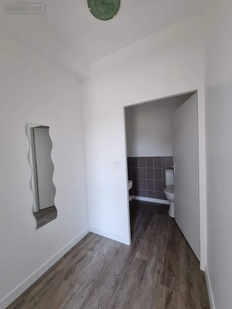 Location fonds et murs commerciaux Saint-Genis-Pouilly 01630 Ain 01 100 m2 2250 euros 01047-L22 004