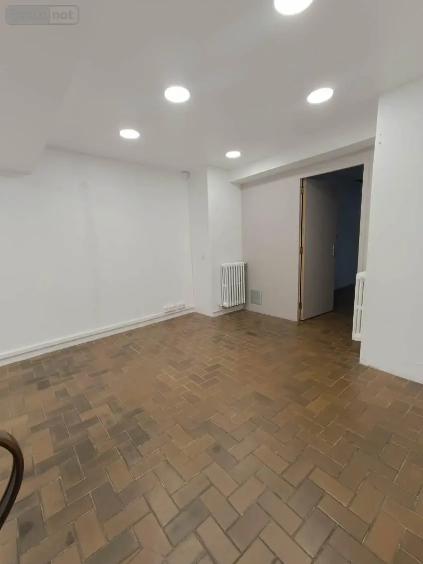 Location fonds et murs commerciaux Bourg-en-Bresse 01000 Ain 01 80 m2 720 euros 01083-L156 007