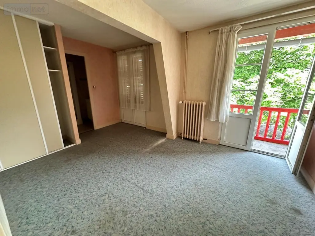 Fonds et murs commerciaux a vendre Saint-Jacques-des-Blats 15800 Cantal 15 700 m2 95400 euros 15046-16 010