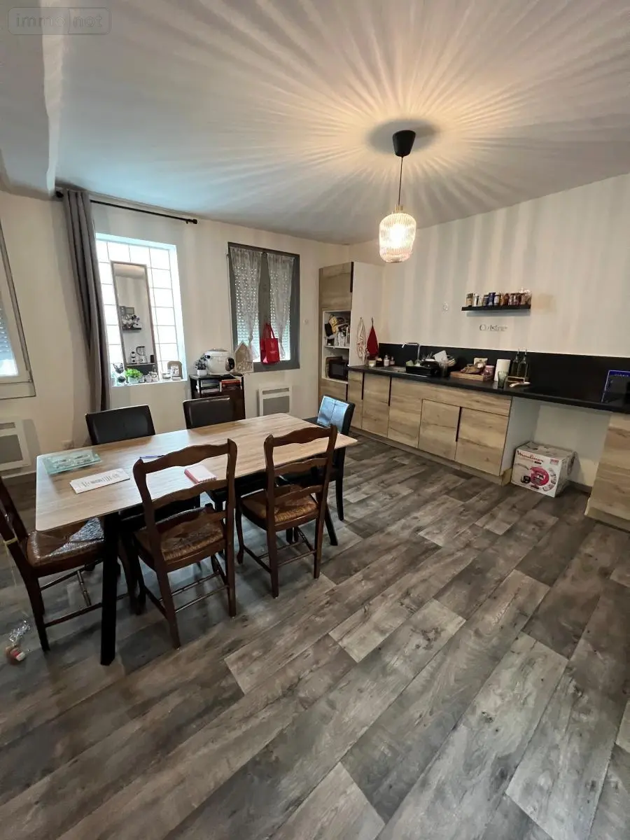Immeuble de rapport a vendre Longué-Jumelles 49160 Maine-et-Loire 49 250 m2 296800 euros 49107-1137 002