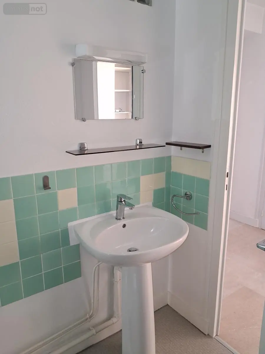 Location appartement Bourg-en-Bresse 01000 Ain 01 62 m2 3 pièces 800 euros 01083-L140 009