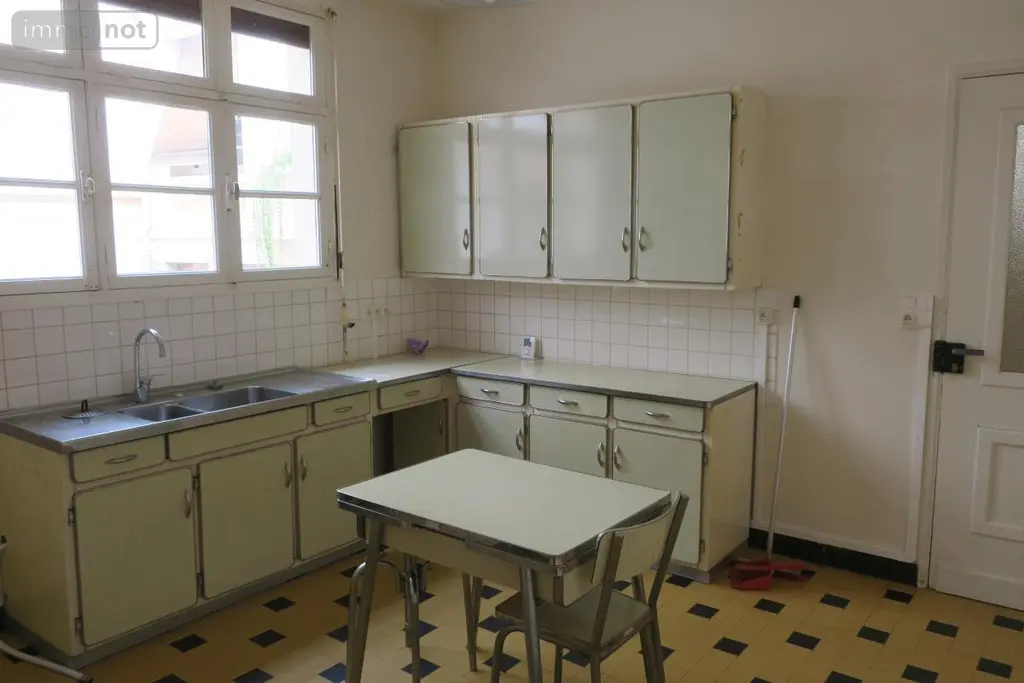 Immeuble de rapport a vendre Bourges 18000 Cher 18 244 m2 291200 euros 18005-1665 003