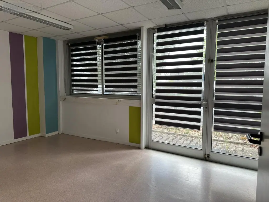 Fonds et murs commerciaux a vendre Segré-en-Anjou Bleu 49500 Maine-et-Loire 49 196 m2 230560 euros 49098-1359 006