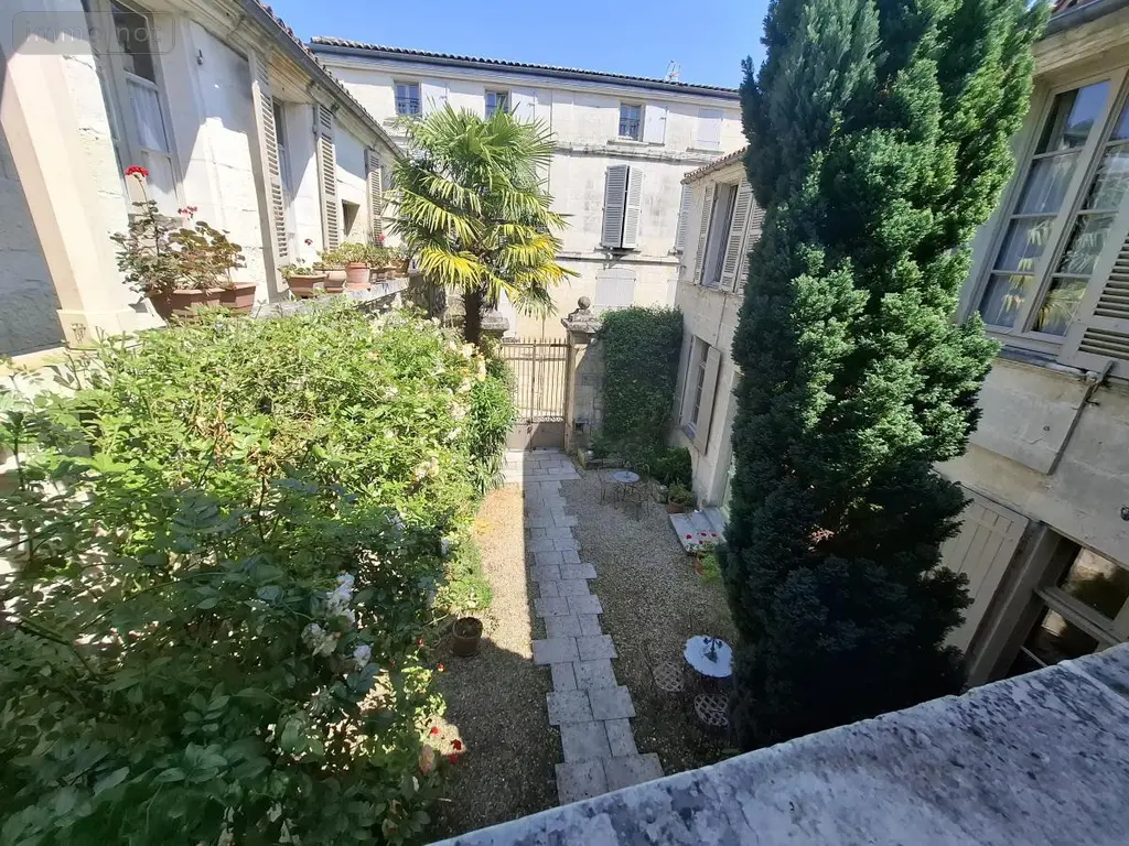 Maison a vendre Saintes 17100 Charente-Maritime 17 350 m2 13 pièces 988000 euros 17111-674 055