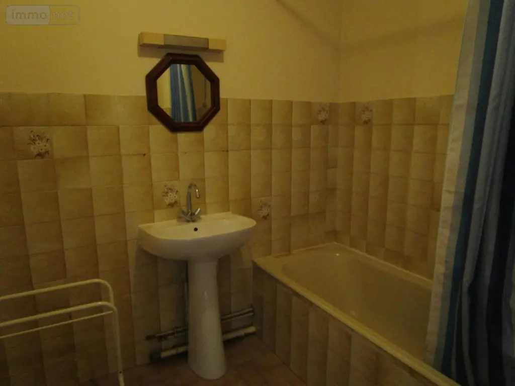Location appartement Châlons-en-Champagne 51000 Marne 51 33 m2 1 pièce 396 euros 51084-L568 005