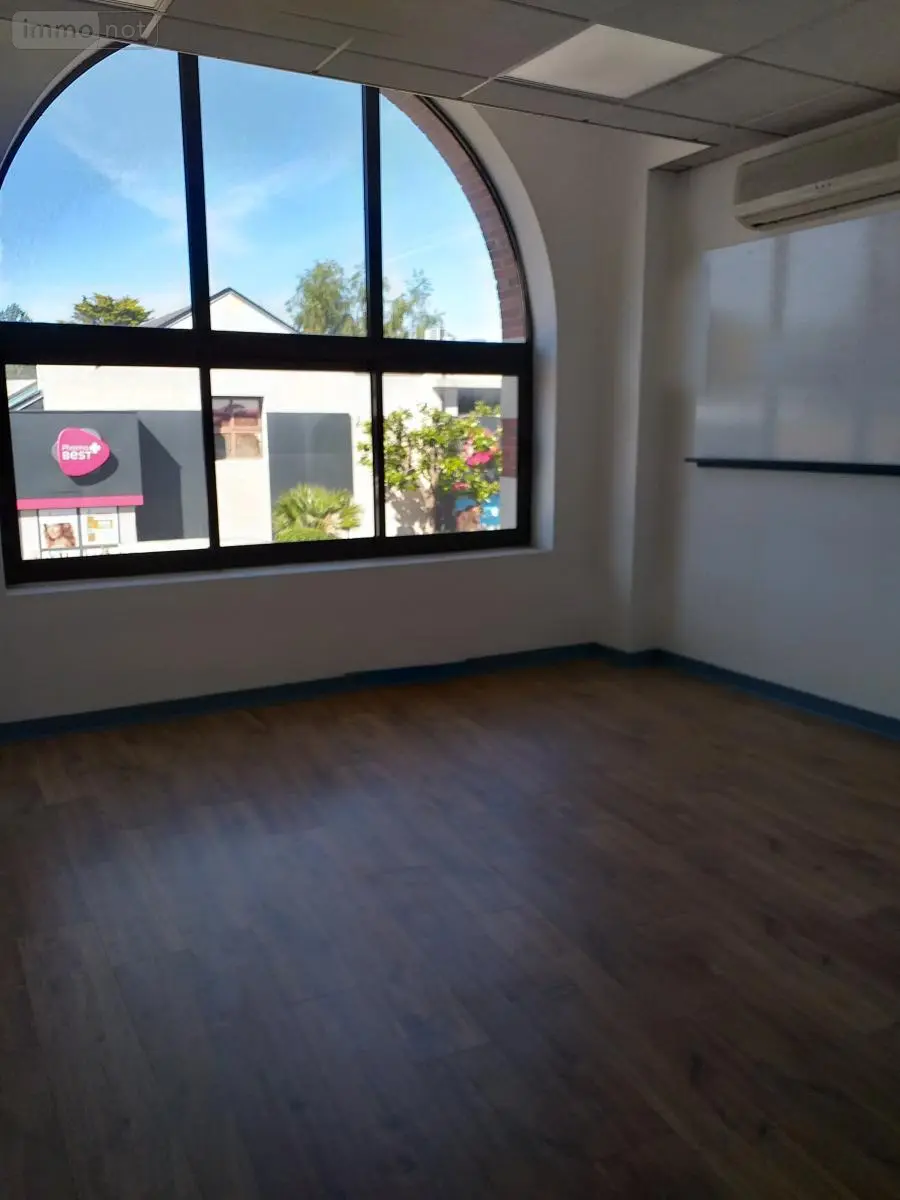 Fonds et murs commerciaux a vendre Vannes 56000 Morbihan 56 267 m2 670872 euros 56005-902 025
