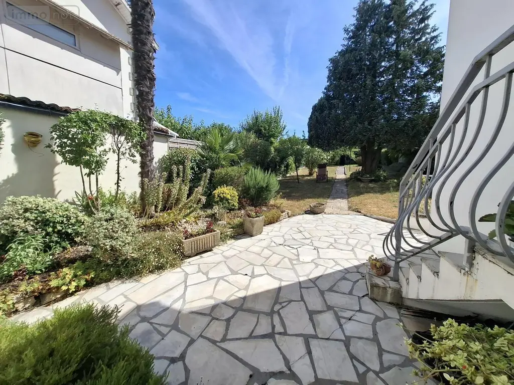 Maison a vendre Saintes 17100 Charente-Maritime 17 147 m2 8 pièces 374000 euros 17111-746 031