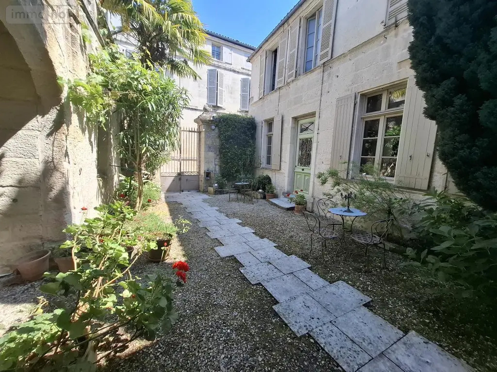Maison a vendre Saintes 17100 Charente-Maritime 17 350 m2 13 pièces 988000 euros 17111-674 044
