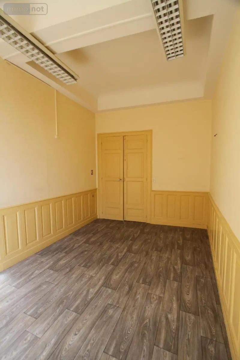 Location fonds et murs commerciaux Dole 39100 Jura 39 89 m2 950 euros 39033-L529 007