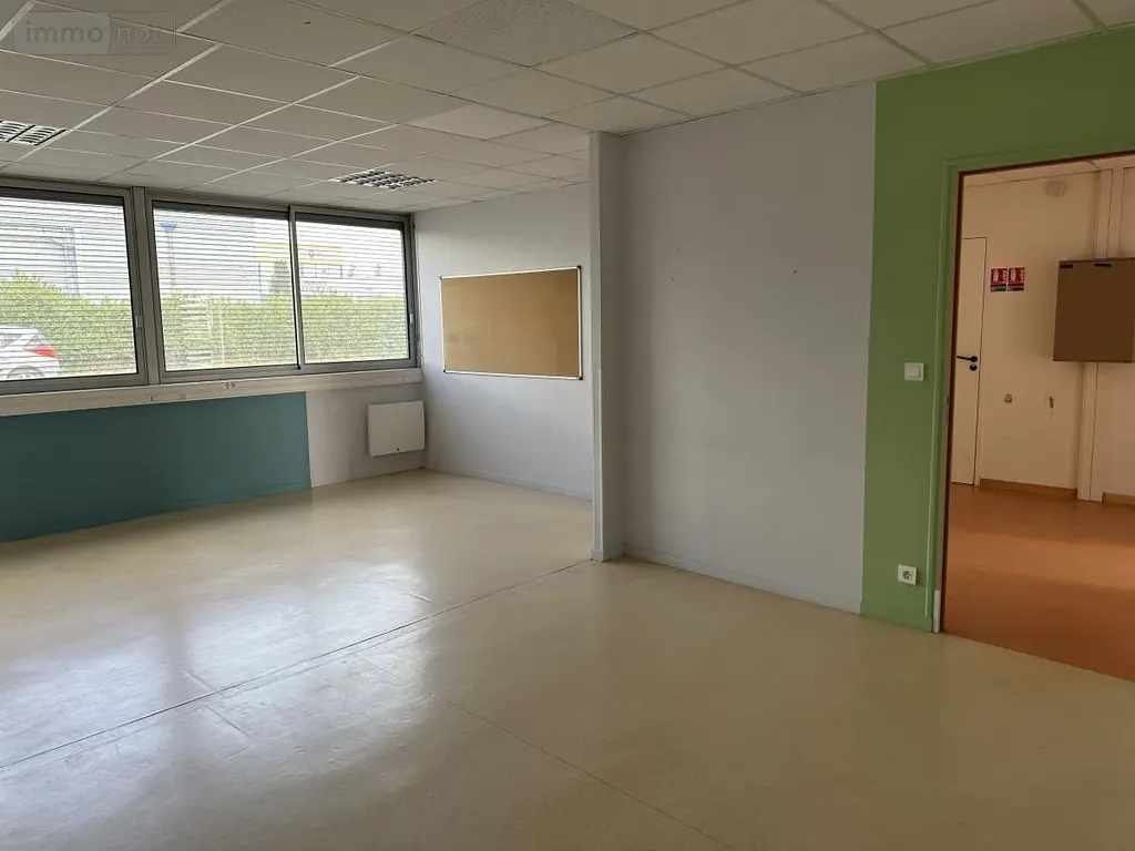 Fonds et murs commerciaux a vendre Segré-en-Anjou Bleu 49500 Maine-et-Loire 49 196 m2 230560 euros 49098-1359 007