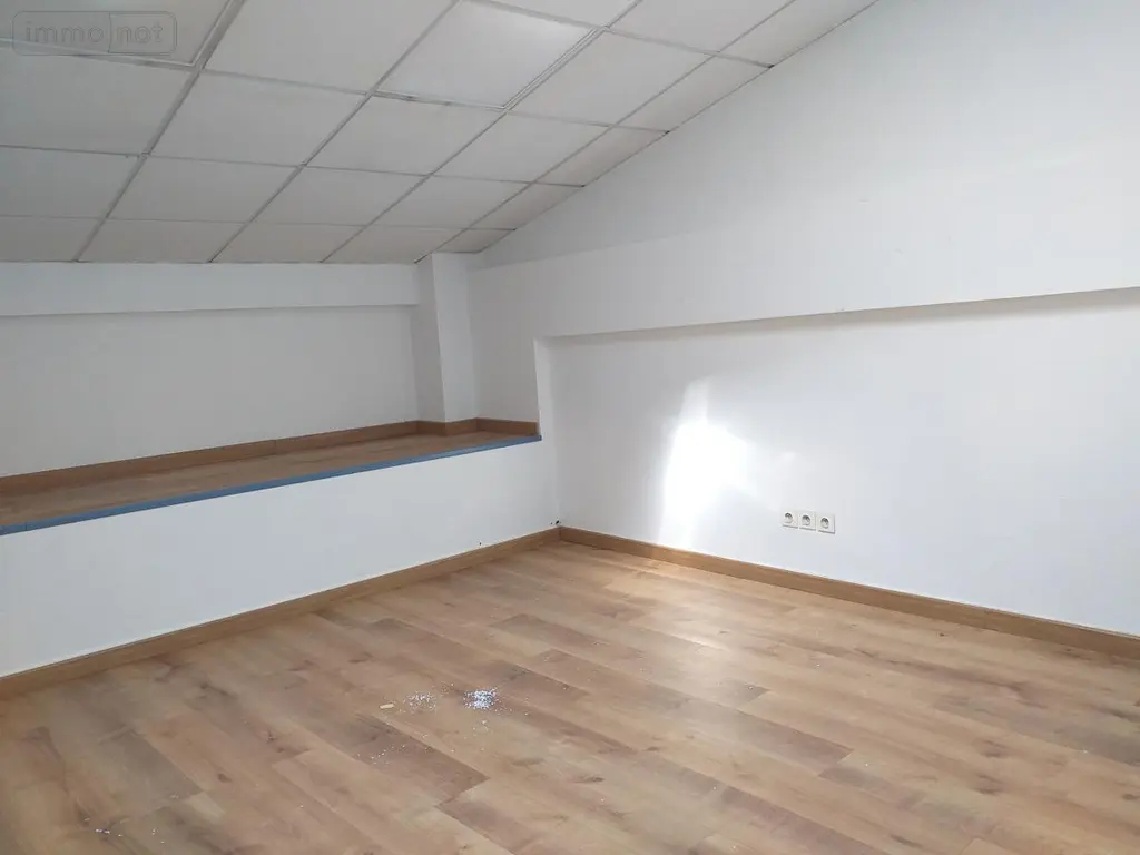 Fonds et murs commerciaux a vendre Vannes 56000 Morbihan 56 267 m2 670872 euros 56005-902 015