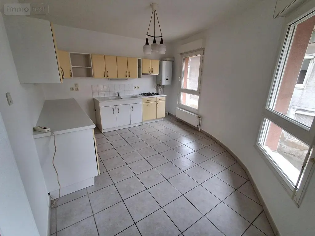 Location appartement Bourg-en-Bresse 01000 Ain 01 76 m2 774 euros 01083-L135 002