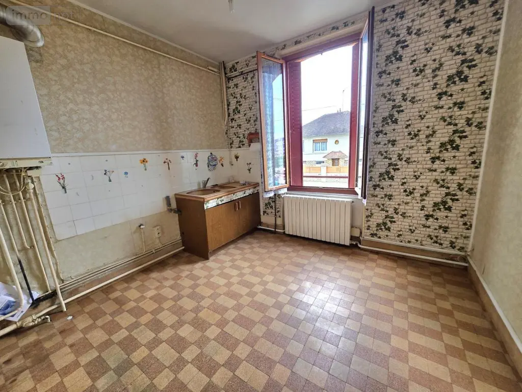 Immeuble de rapport a vendre Vierzon 18100 Cher 18 356 m2 248994 euros 18058-62 010