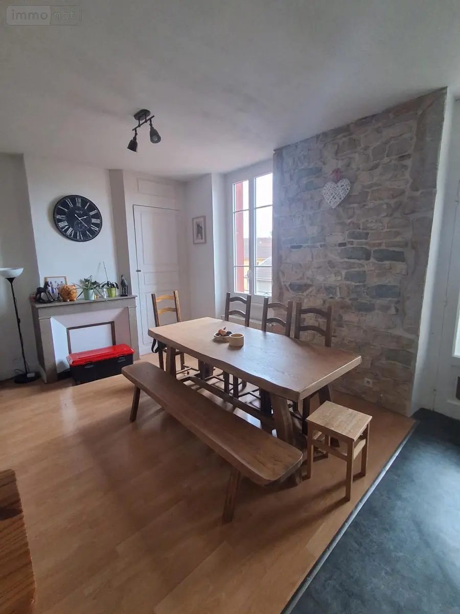 Location appartement Bourg-en-Bresse 01000 Ain 01 67 m2 3 pièces 710 euros 01083-L166 004