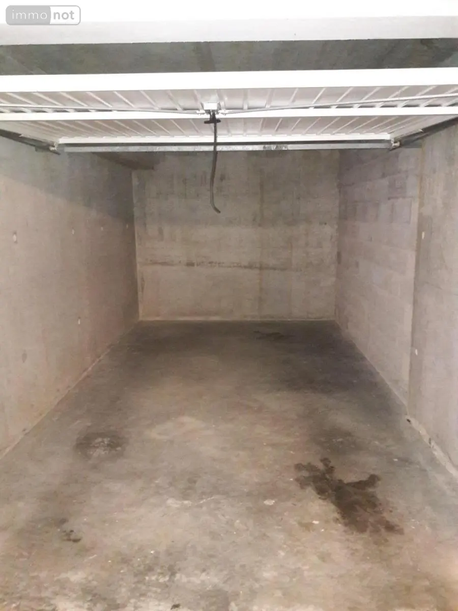 Location garage et parking Bourg-en-Bresse 01000 Ain 01 10 m2 72 euros 01083-L133 004