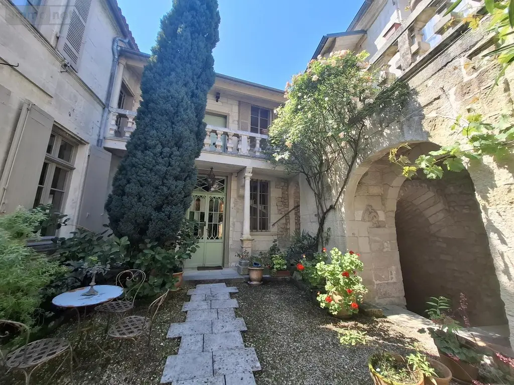 Maison a vendre Saintes 17100 Charente-Maritime 17 350 m2 13 pièces 988000 euros 17111-674 003