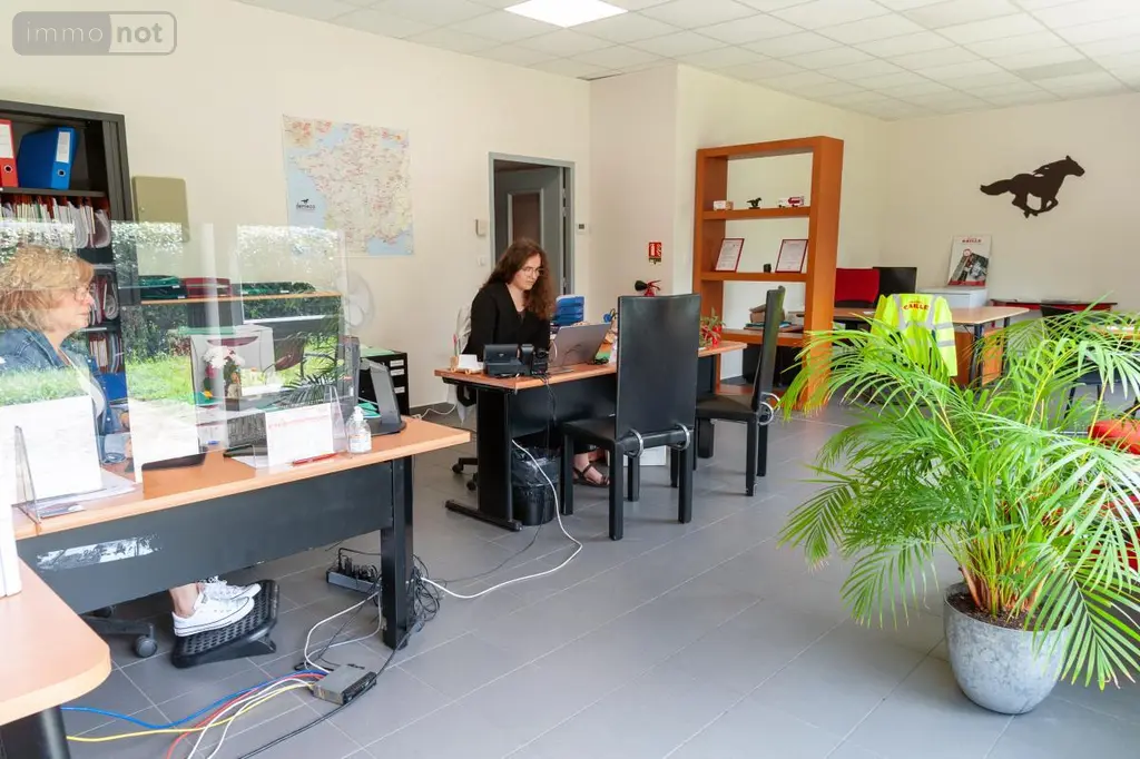 Fonds et murs commerciaux a vendre Auxerre 89000 Yonne 89 865 m2 499000 euros 02002-334 003