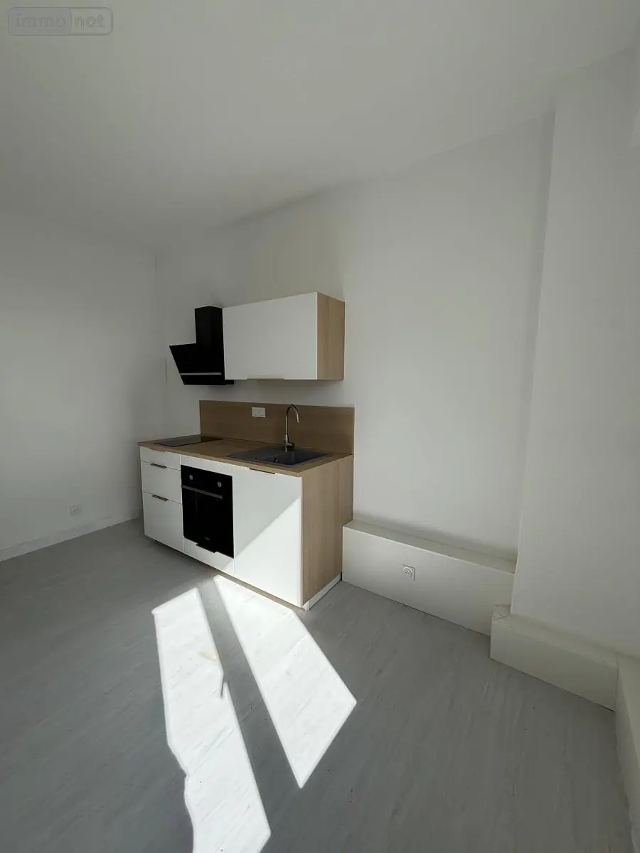 Location appartement Rennes 35700 Ille-et-Vilaine 35 37 m2 2 pièces 722 euros 35018-L1357 012