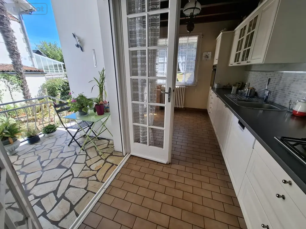 Maison a vendre Saintes 17100 Charente-Maritime 17 147 m2 8 pièces 374000 euros 17111-746 024