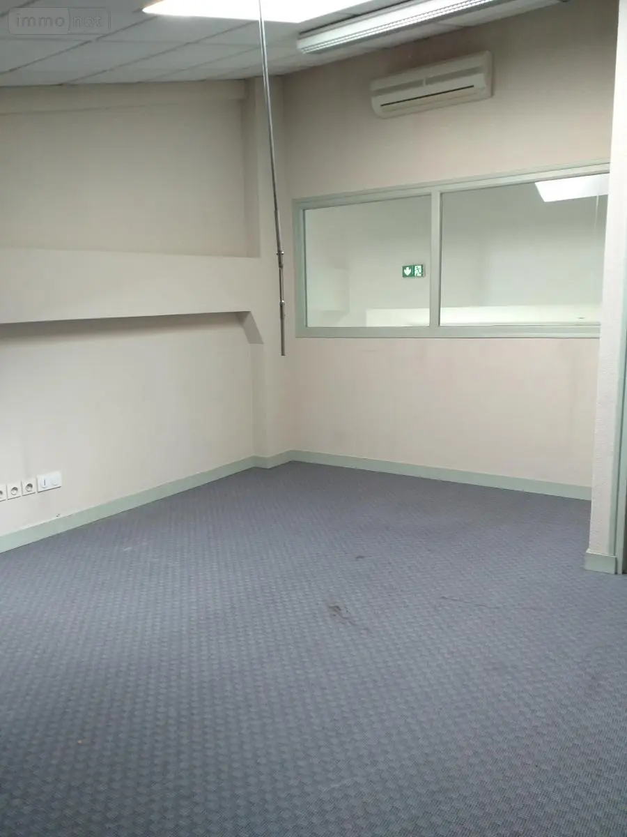 Fonds et murs commerciaux a vendre Vannes 56000 Morbihan 56 267 m2 670872 euros 56005-902 013