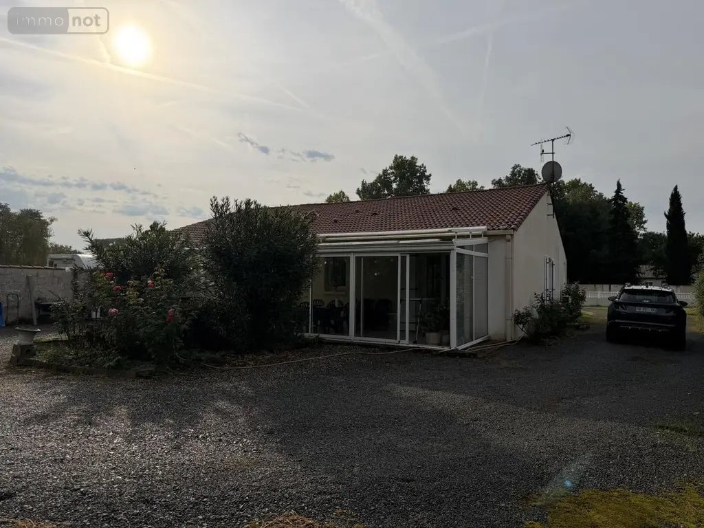 Maison a vendre Magné 79460 Deux-Sèvres 79 121 m2 244400 euros 79066-127 006