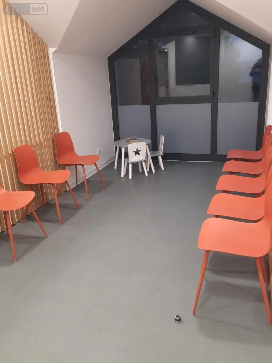 Location fonds et murs commerciaux Dole 39100 Jura 39 19 m2 920 euros 39033-L511 006