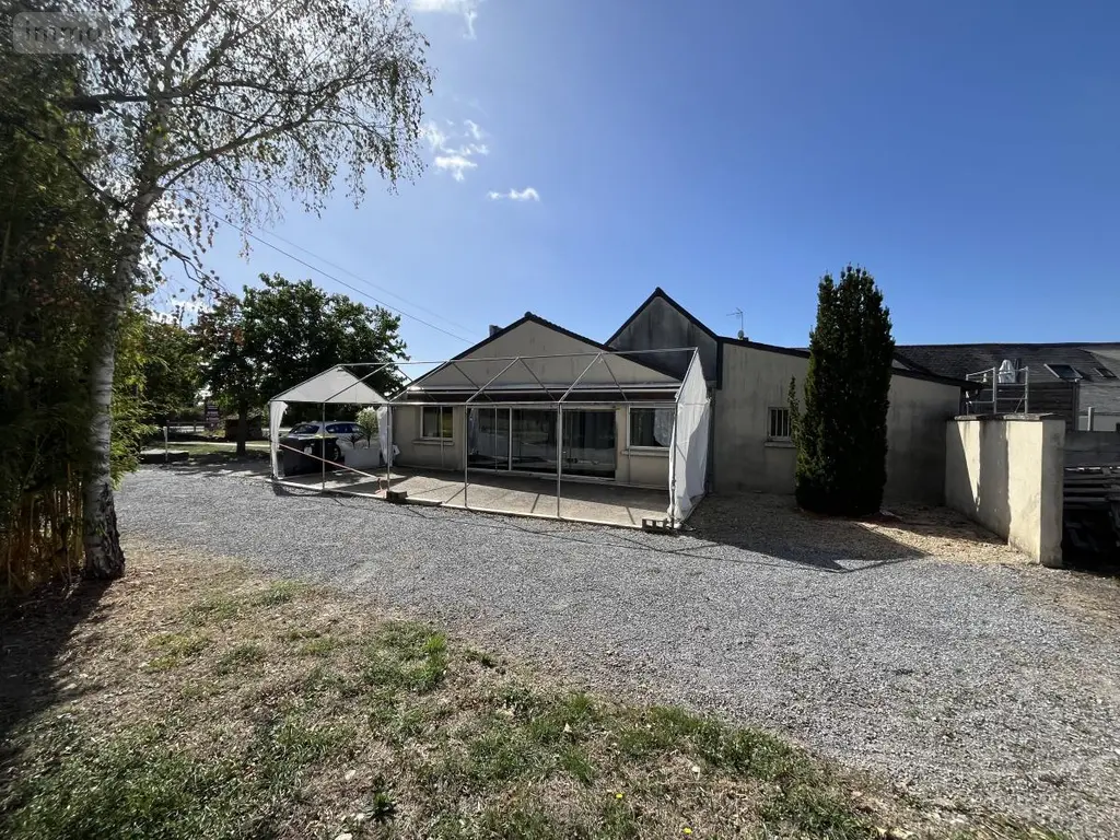Fonds et murs commerciaux a vendre Saint-Germain-des-Prés 49170 Maine-et-Loire 49 320 m2 276672 euros 49019-3575 004
