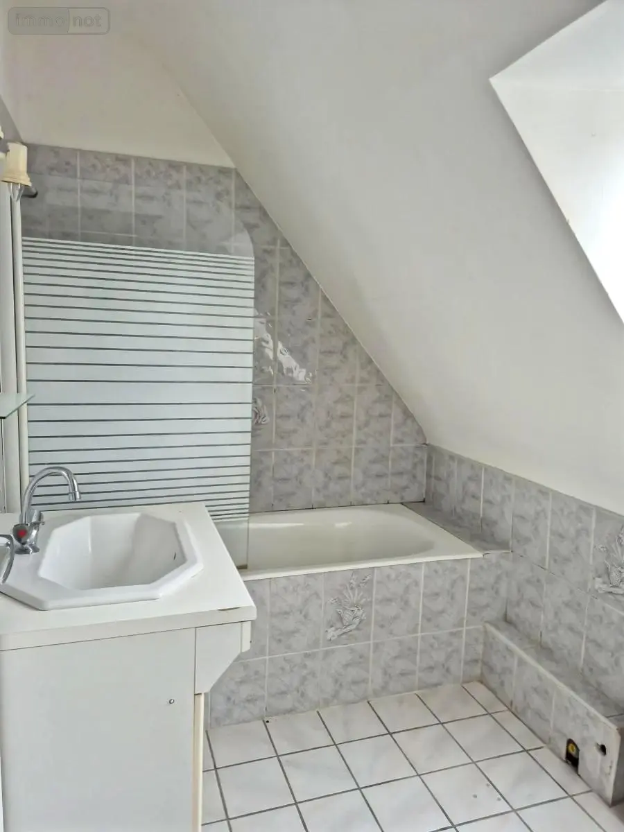 Location maison Mondeville 14120 Calvados 14 77 m2 4 pièces 1000 euros 14008-L27 004