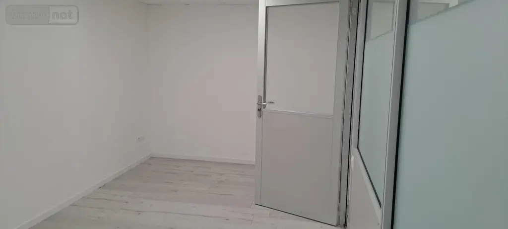 Location fonds et murs commerciaux Amiens 80000 Somme 80 25 m2 550 euros 80004-L371 001
