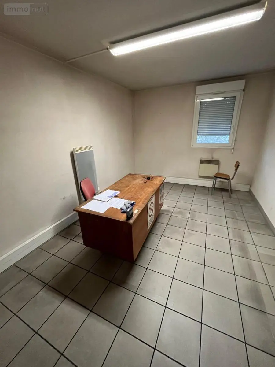 Location fonds et murs commerciaux Dole 39100 Jura 39 850 m2 2950 euros 39034-L15 011