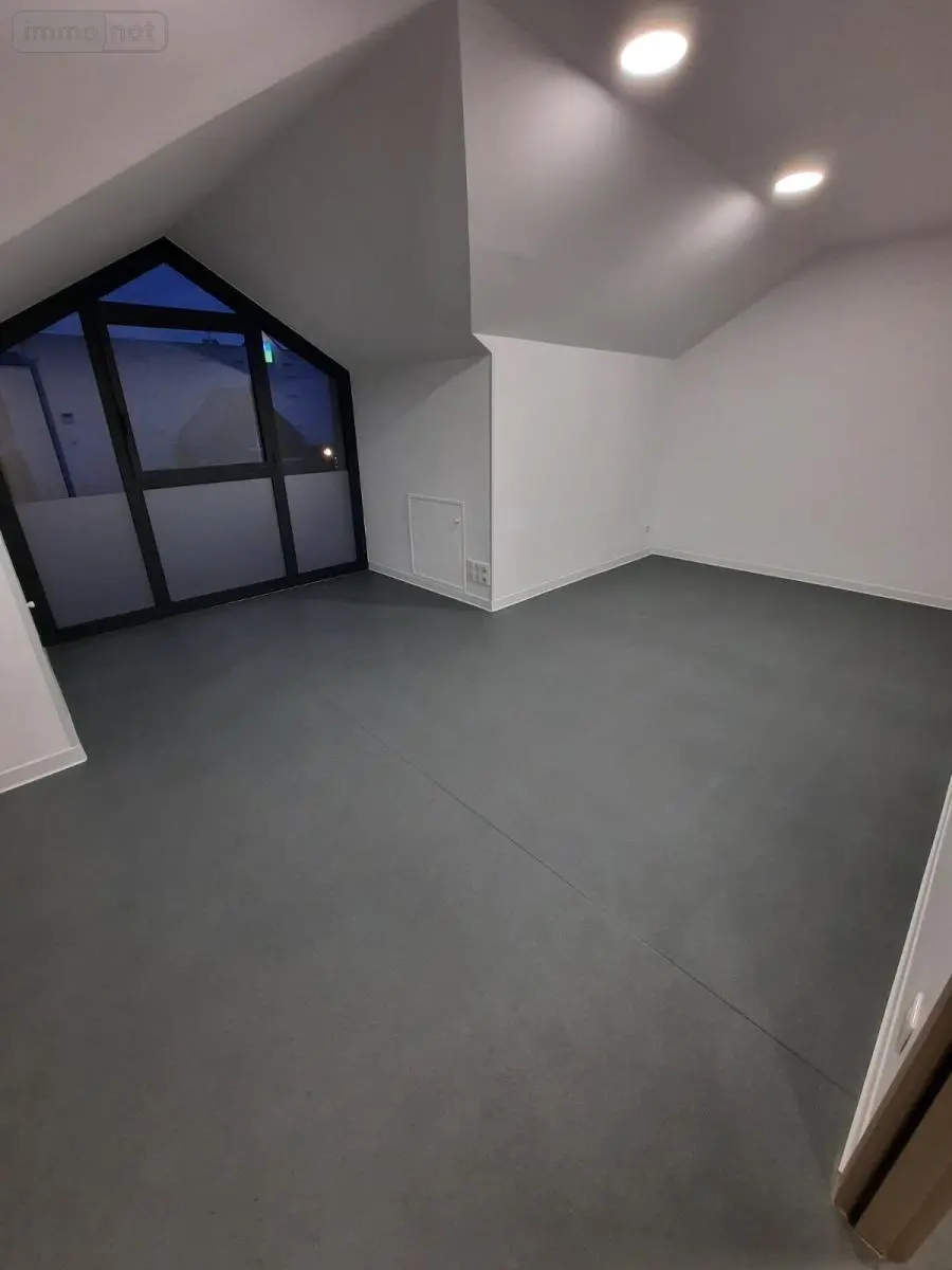 Location fonds et murs commerciaux Dole 39100 Jura 39 19 m2 920 euros 39033-L511 002