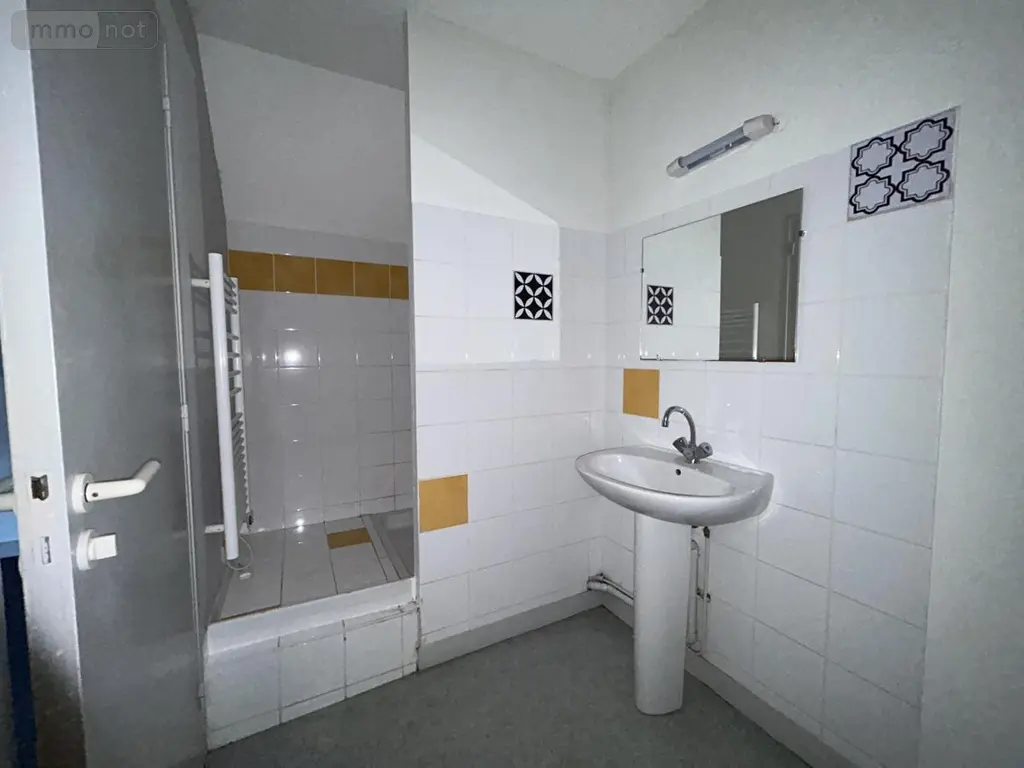 Fonds et murs commerciaux a vendre Guer 56380 Morbihan 56 285 m2 332480 euros 56046-1341 011