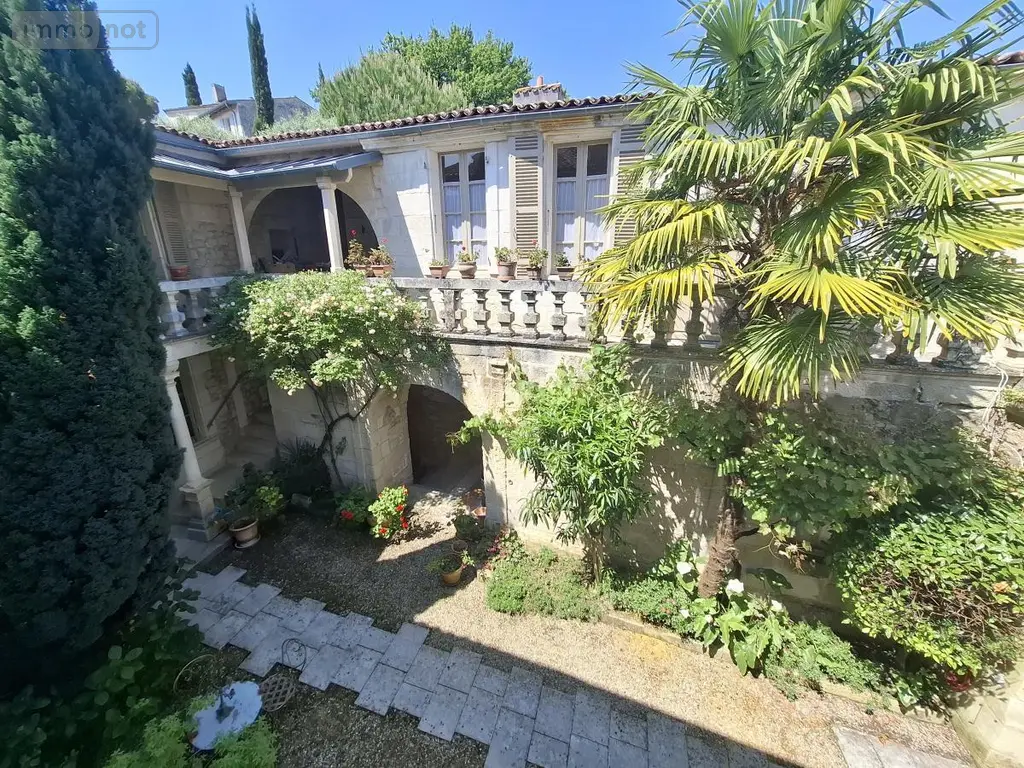 Maison a vendre Saintes 17100 Charente-Maritime 17 350 m2 13 pièces 988000 euros 17111-674 045